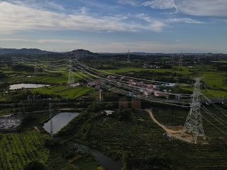 這項工程投產(chǎn)送電，將提高湖北省西電東送通道送電能力